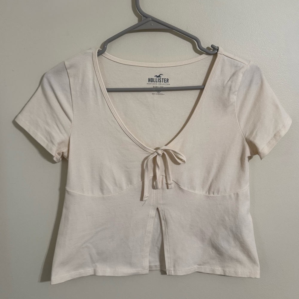 Hollister Cream Baby Tee - Picture 2 of 4